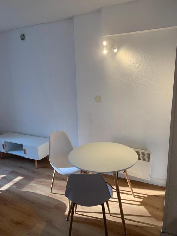 Domene Studio Terrasse Parking Appartement Buitenkant foto